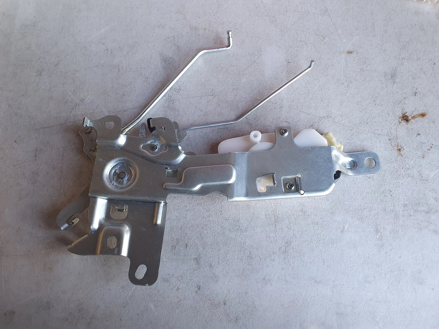 Tailgate Latch Remote Control for Toyota HiAce (2005–2019)