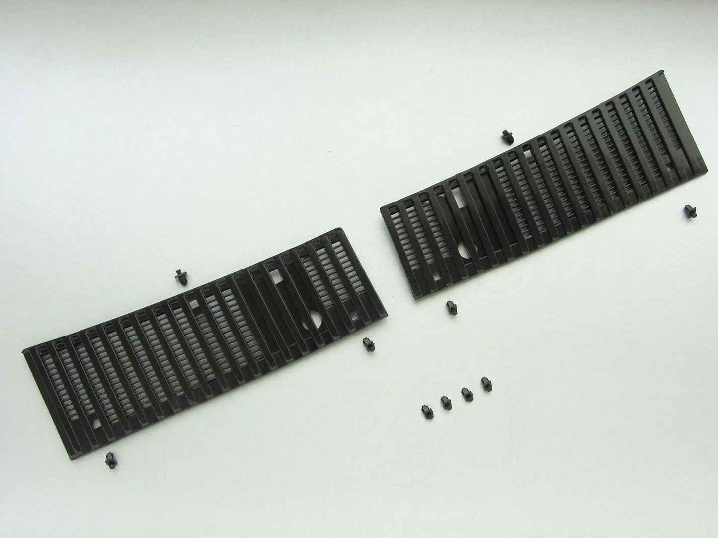 Wiper Cowl Grill with Clips for Nissan Navara D21 (1992-1997)