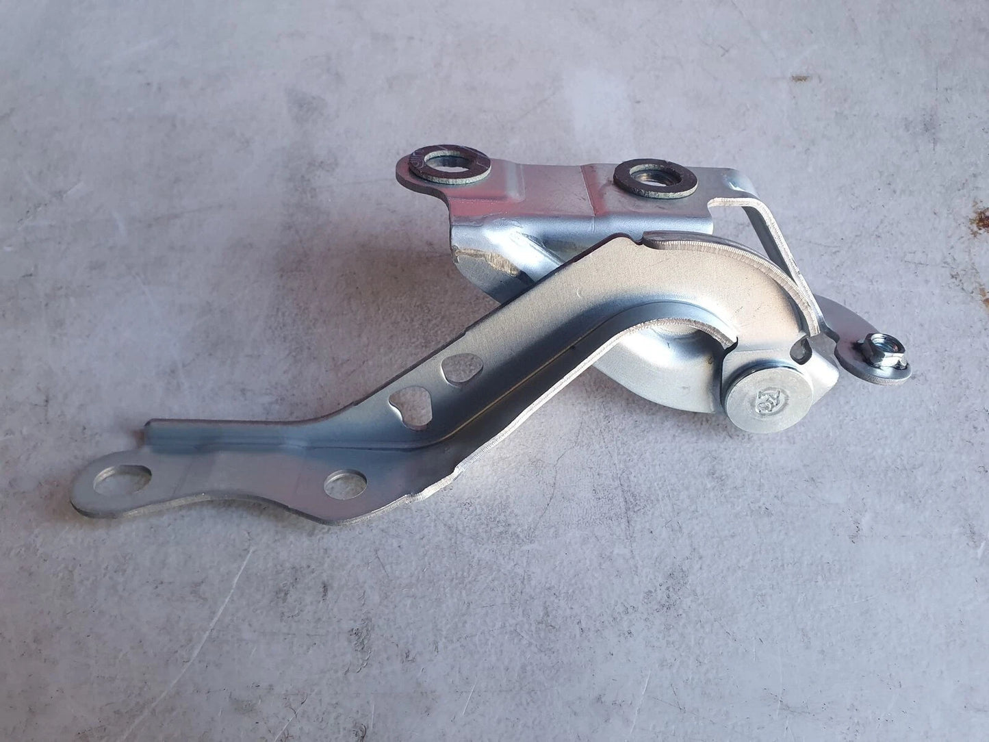 2X Bonnet Hinges for Toyota HiAce (2005–2019)