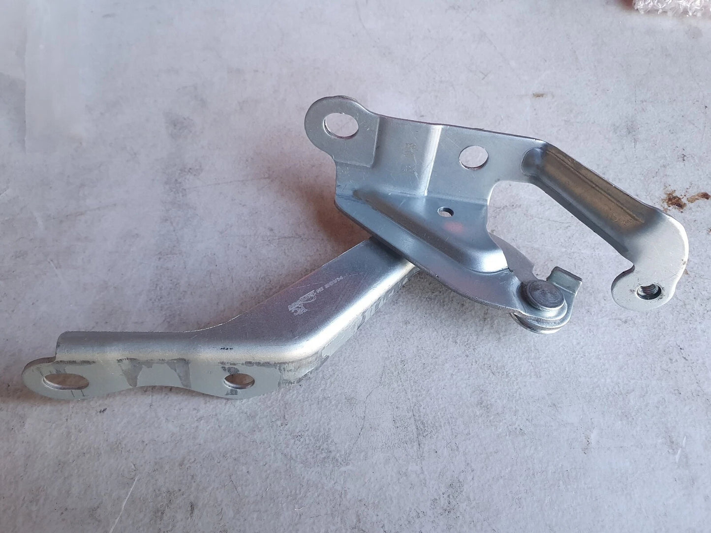 Right Front Bonnet Hinge for Toyota HiAce (2005–2019)