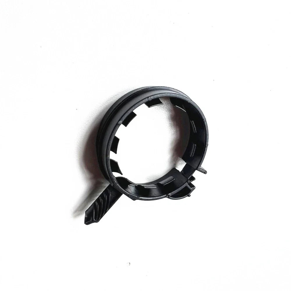 Upper Radiator Hose Clip for 2005 Chevrolet Silverado (2005)