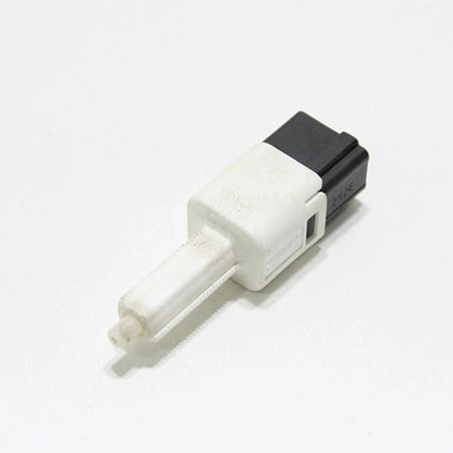 Front Left Brake Light Switch for Nissan (F85CS23)