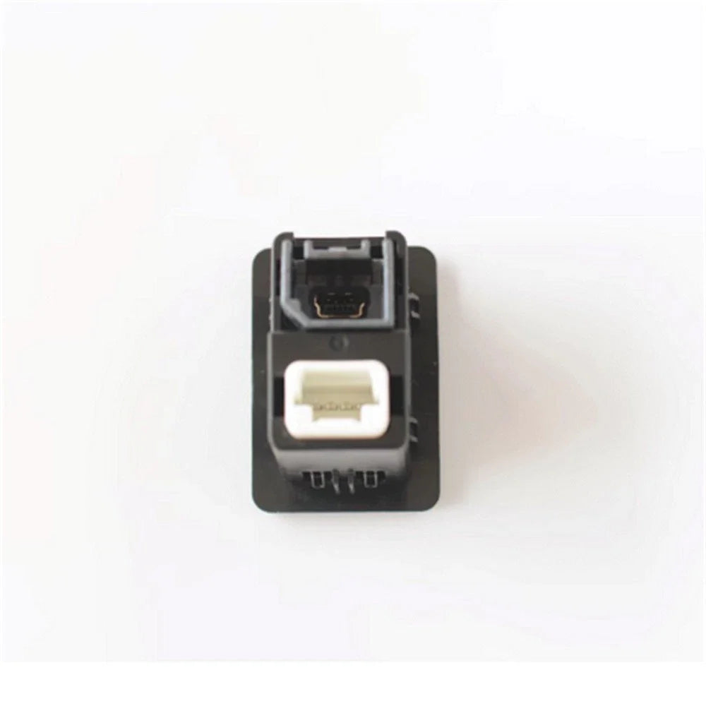 USB & AUX Interface Panel Socket for Nissan Versa (2007-2019)