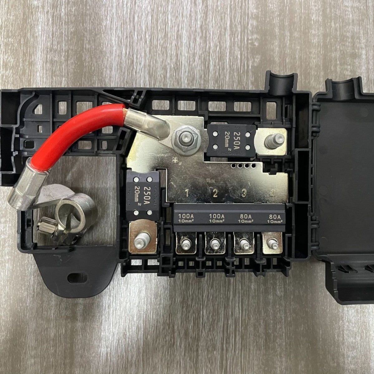 Fuse Box Battery Terminal with Cover for Buick LaCrosse (2010–2016)
