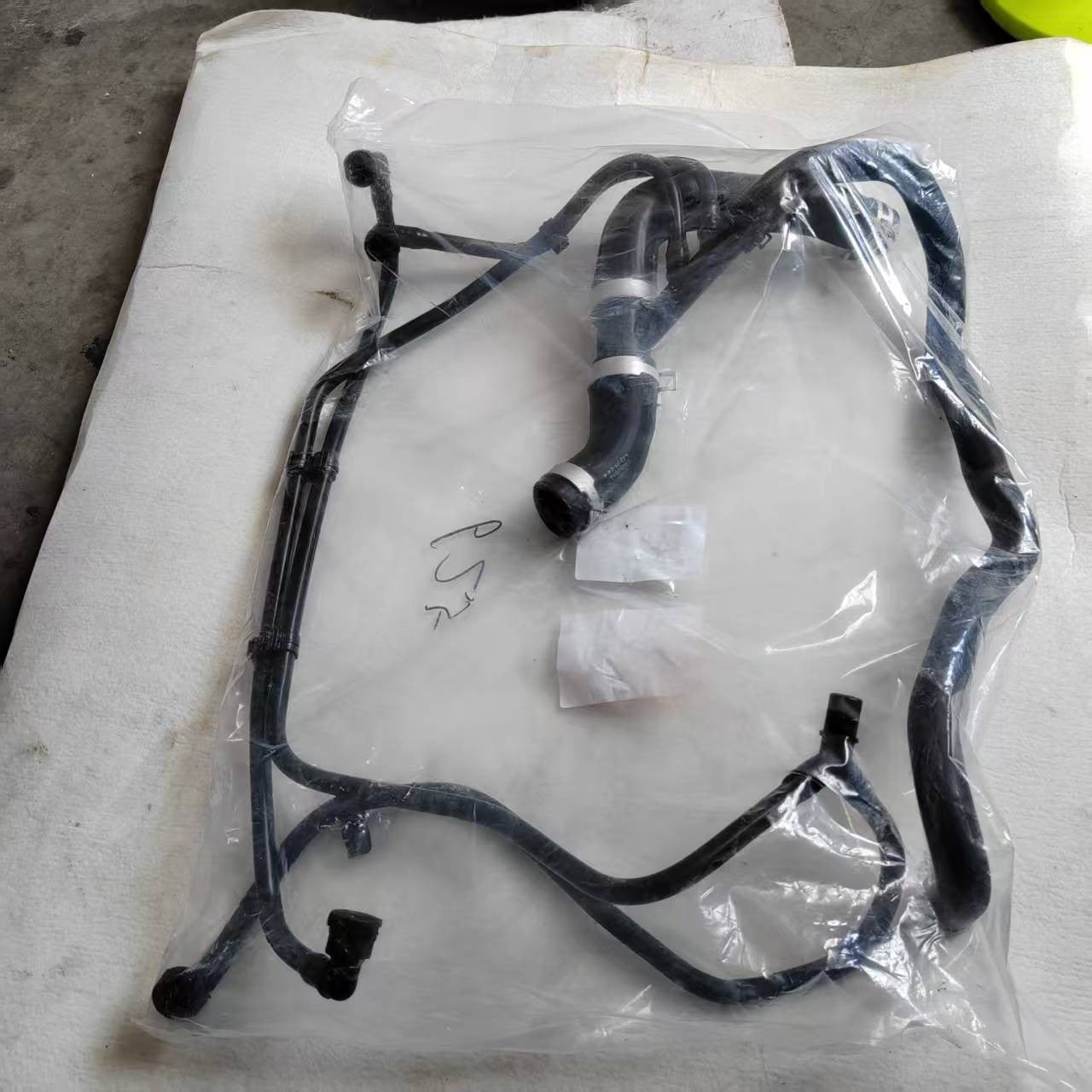 Upper Water Tank Pipes for Rolls-Royce Ghost Wraith Dawn (2010–2023)