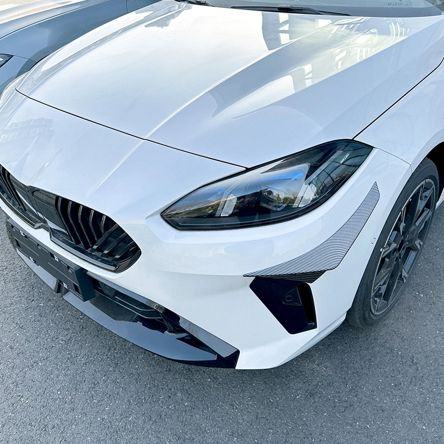 1 Pair Carbon Look Front Bumper Side Air Vent Trim for BMW F70 F74 (2024-2025)